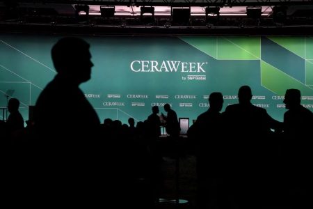 A crowd gathers ahead of a speech of United Arab Emirates Minister of Industry and Advanced Technology Sultan Al Jaber during the CERAWeek energy conference 2023 in Houston, Texas, U.S. March 6, 2023. REUTERS/Callaghan O'Hare/File Photo