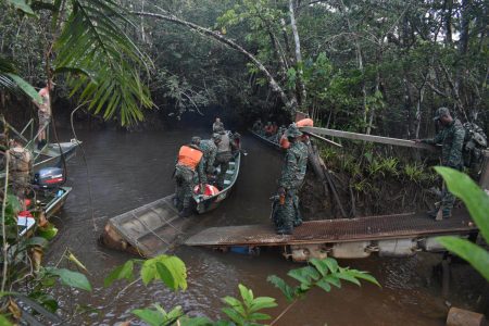 Twenty-four members of the Guyana Defence Force participated in a recent Jungle Exchange known as French Guiana programme “Fer de lance exercise” facilitated by the French Armed Forces in French Guiana. This GDF photo shows part of the exercise.
