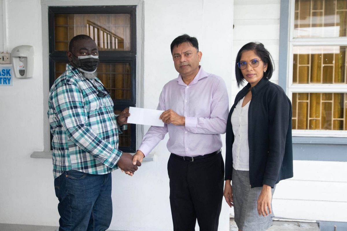 Chief Medical Officer, Dr Narine Singh (centre) making one of the presentations. (Ministry of Health photo)