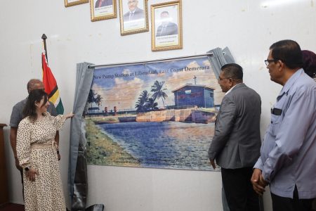 World Bank’s Resident Representative to Guyana and Suriname, Diletta Doretti (left) joined by Agriculture Minister Zulfikar Mustapha and Director General at the Ministry Madanlall Ramraj during the unveiling of a visual representation of the new pump station at Liliendaal, East Coast Demerara