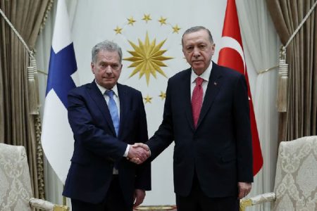 Turkey’s President Tayyip Erdogan (right) and Finland’s President Sauli Niinisto shake hands during their meeting in Ankara, Turkey March 17, 2023. Murat Cetinmuhurdar/ Presidential Press Office/Handout via REUTERS