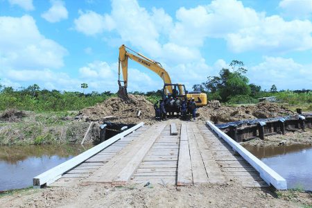 Members of the 4 Engineers Battalion and the new bridge (GDF photo)