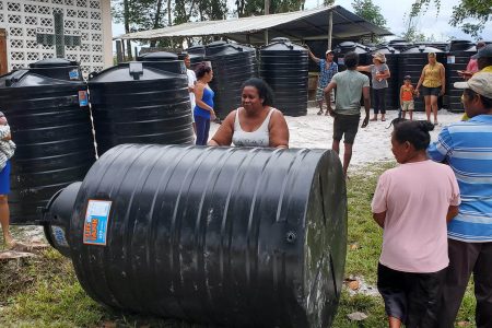 The tanks being handed out (Ministry of Public Works photo)
