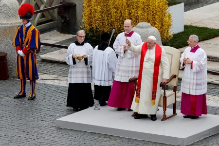 Pope Francis attends the Palm Sunday Mass in Saint Peter's Square at the Vatican, April 2, 2023. REUTERS/Remo Casilli