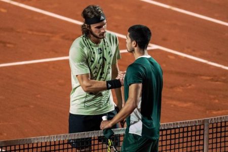 Carlos Alcaraz has set up a showdown against Stefanos Tsitsipas.