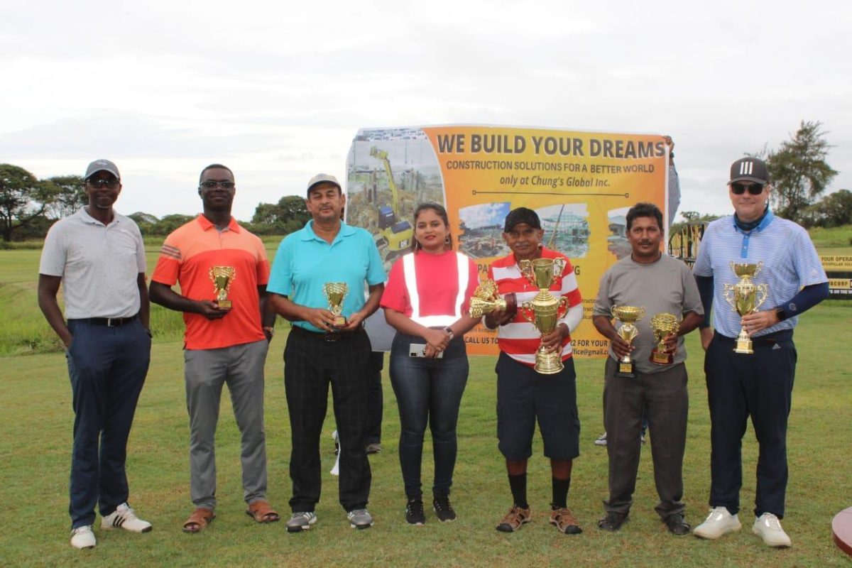  The prize winners following the staging of Chung’s Global Medal Play golf tournament held last weekend.
