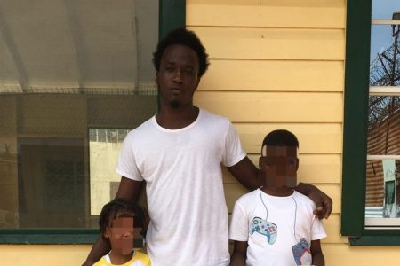 An inmate and his children with their kites 