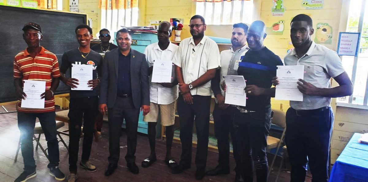 The contractors with Ministry of Public Works officials (Ministry of Public Works photo)