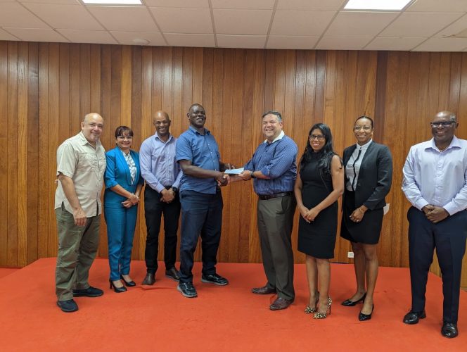 Vice-President Philip Fernandes in centre hands over
sponsorship cheque to Terrence Poole, Technical Director of the Guyana Boxing Association. The pair is flanked by Executive Members of the Guyana Olympic Association (from left to right) Michael Singh, Emily Ramdhani, Godfrey Munroe, Terrence Poole, Philip Fernandes, Vidushi Persaud-McKinnon, Cristy Campbell and Steve Ninvalle.