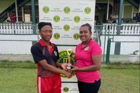 Releana Grimmond receives the Player of the Final award from Kavita Yadram. (Photo courtesy Guyana Cricket Board)