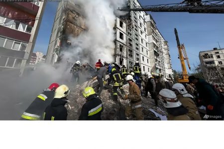 In this image provided by the State Emergency Service of Ukraine, firefighters work at an apartment building destroyed by a Russian attack in the town of Uman, around 215km south of Kyiv, Ukraine on Apr 28, 2023. (Photo: State Emergency Service of Ukraine via AP)