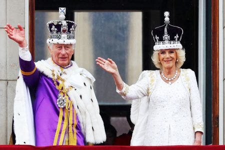  Britain's King Charles and Queen Camilla wave on the Buckingham Palace balcony following their coronation ceremony in London, Britain May 6, 2023. (Reuters photo)