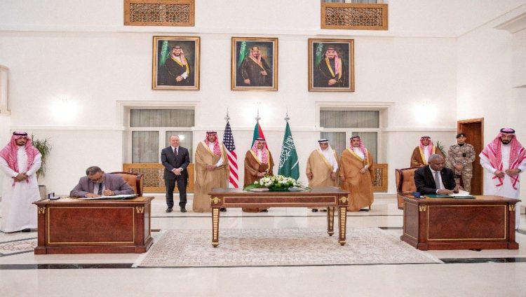 Saudi Foreign Minister Prince Faisal bin Farhan bin Abdullah Al-Saud stands along with other officials as representatives of the Sudanese army and rival paramilitary Rapid Support Forces sign an agreement for a seven-day ceasefire in Jeddah, Saudi Arabia, May 20, 2023. (Reuters photo)