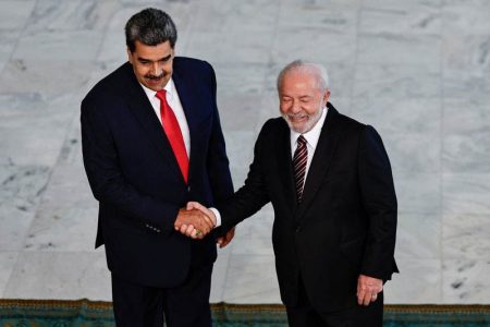 Venezuelan President Nicolas Maduro (left) and Brazilian leader Luis Inacio Lula de Silva (UESLEI MARCELINO | Credit: REUTERS)