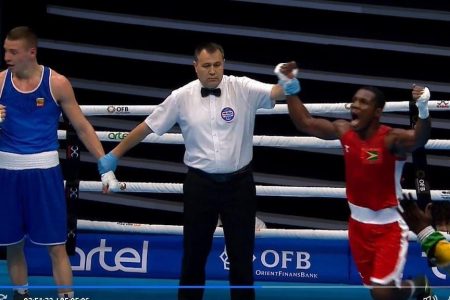 Desmond Amsterdam won via split decision on the scorecards yesterday versus Bulgaria’s Kristiyan Nikolov.