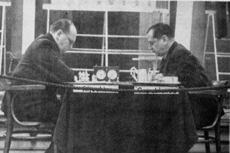 Russia’s Dr Alexander Alekhine (left) and Cuba’s Jose Raul Capablanca facing each other in 1938 (Photo: Chess News) 