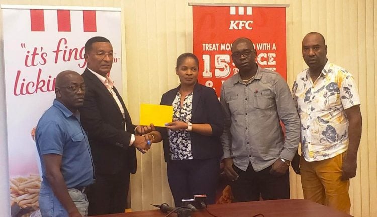 Co-Director of the Kashif and Shanghai Organization Kashif Muhammad, second left, receives the sponsorship cheque from KFC Guyana Marketing Manager Pamela Manasseh. Also in the photo are Kashif and Shanghai Co-Director Aubrey Major (2nd from right), Colin `BL’ Aaron (1st from left) and Frank `Engliash’ Parris