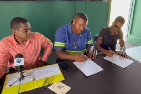 Barbadian boxers, Anderson Emanuel and Ricardo Blackman signed their respective contracts yesterday ahead of the ‘Return of the Scorpio’ card on May 21. 