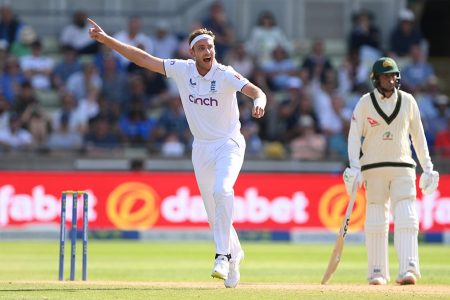 Chris Broad celebrates the wicket of Marnus Labuschagne. (Twitter photo)
