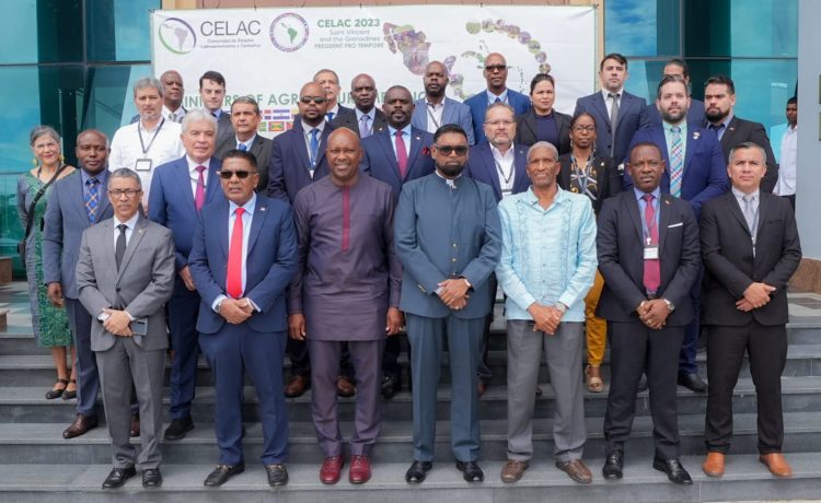 President Irfaan Ali (centre in front row) with the CELAC representatives (Office of the President photo)