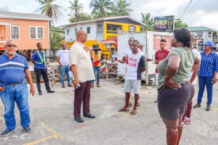 Minister Juan Edghill engaging the vendors and residents.