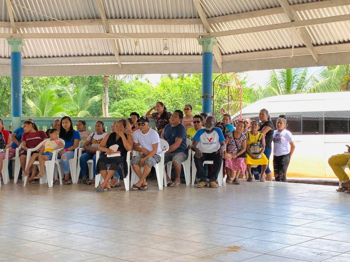 Some of the residents who met with Minister of Amerindian Affairs, Pauline Sukhai (DPI photo)