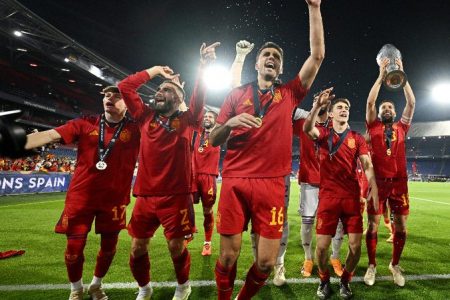 Spain players celebrate their Nations League triumph.
