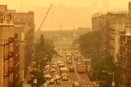 Smoky air blankets a neighbourhood in the Bronx, New York, 7 June 2023. Photo: AFP / Getty Images 
