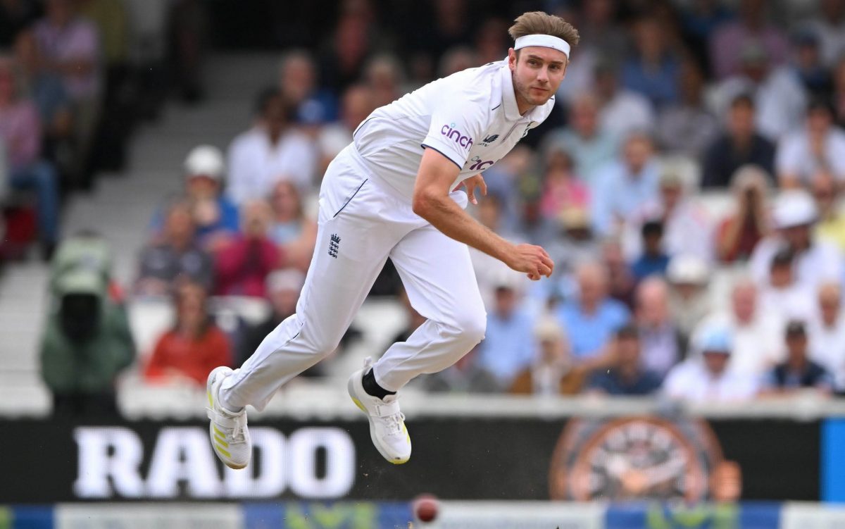 Stuart Broad bowled without any success against Australia in their 2nd innings as heavy rainfall rendered play impossible in the afternoon session on the fourth day of the 5th Ashes Test
