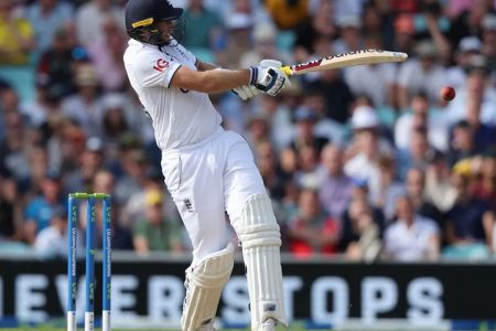 Joe Root pulls during his 91 against Australia to lead England's 2nd Innings run spree in the 5th Test.