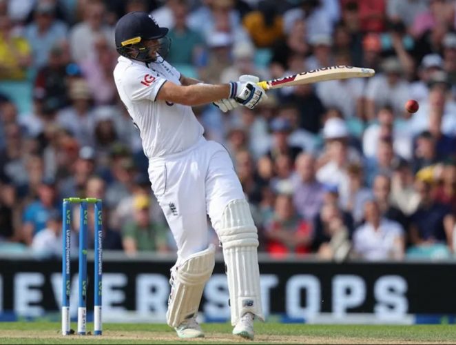 Joe Root pulls during his 91 against Australia to lead England's 2nd Innings run spree in the 5th Test.