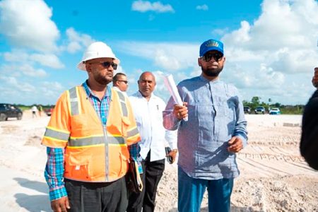 President Irfaan Ali (right) in discussion with contractors (DPI photo)