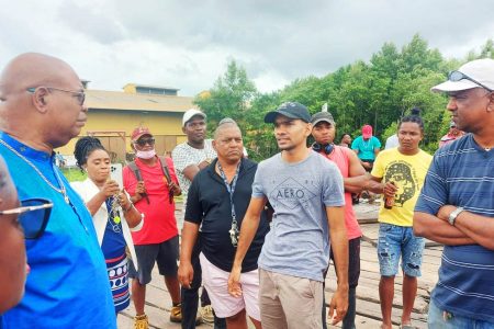 Minister of Public Works, Juan Edghill (left) and MARAD officials meet with the fishermen whose boats were damaged (Minister of Public Works photo)
