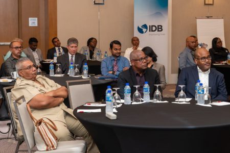 Attendees at the IDB Invest forum (Ministry of Finance photo)