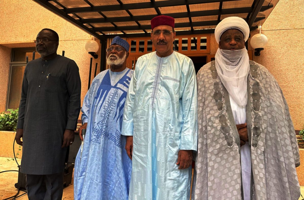 From left; President of the ECOWAS Commission, Mousa Tourey, ECOWAS Special Envoy to Republic of Niger, General Abdulsalami Abubakar, Niger ousted President Mohamed Bazoum and Sultan of Sokoto Alhaji Muhammad Saad Abubakar III, pose in Niamey, Niger, Saturday, Aug. 19, 2023. The delegation from regional nations came to Niger in a last-ditch diplomacy effort to reach a peaceful solution with mutinous soldiers who ousted the country’s president last month. (AP Photo)