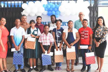 The awardees and company officials
