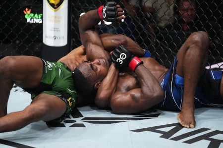 Carlston Harris (left) applies the anaconda choke to Jeremiah Wells which resulted in the latter’s submission during their welterweight encounter Saturday night in Nashville, Tennessee.