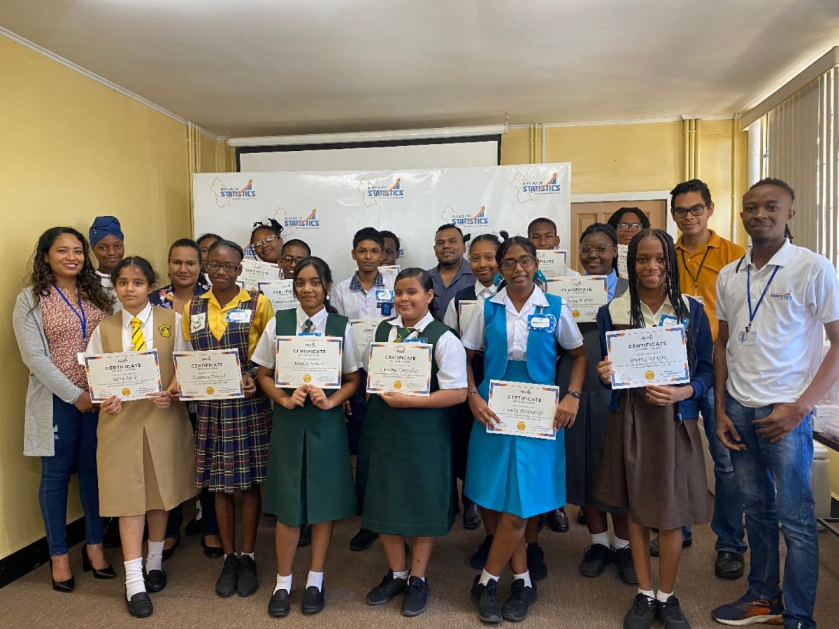 Students and officials at the end of the camp
