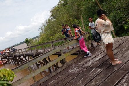 Passengers at Troolie Island