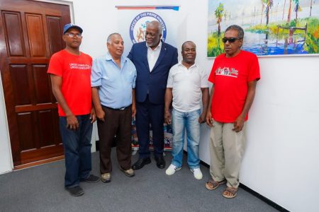 Prime Minister Mark Phillips (centre) in discussion with some members of the DPN (OPM photo)