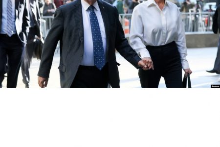 U.S. Senator Robert Menendez, a Democrat from New Jersey, and his wife, Nadine Menendez, arrive at Federal Court in New York on Sept. 27, 2023, for a hearing on bribery charges in connection with an alleged corrupt relationship with three New Jersey businessmen.