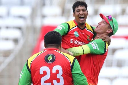 Off-spinner Gudakesh Motie (centre) celebrates after bowling Guyana Amazon Warriors to victory yesterday. (Photo courtesy CPLT20/Getty Images)
