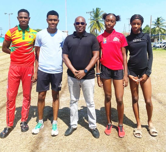 Director of Sport, Steve Ninvalle (centre) poses with (from left) Malachi Austin,
Javon Roberts, Narissa McPherson and Tianna Springer. (Emmerson Campbell photo)