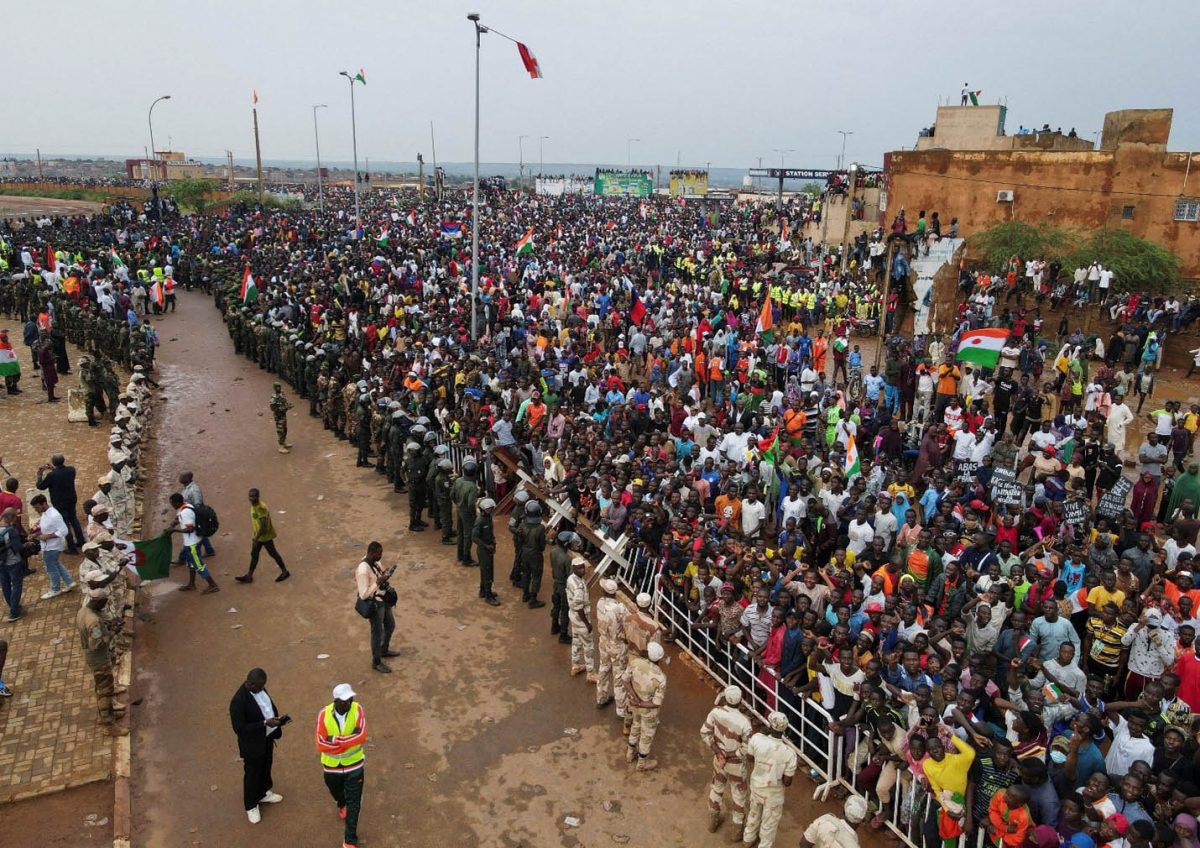 Thousands of Nigeriens gather in front of the French army headquarter, in support of the putschist soldiers and to demand the French army to leave, in Niamey, Niger September 2, 2023. REUTERS/Mahamadou Hamidou 