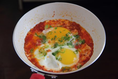Slow-cooked tomatoes with eggs (Photo by Cynthia Nelson)