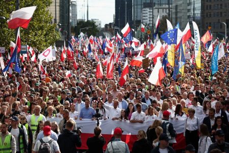 Donald Tusk, the leader of the largest opposition grouping Civic Coalition (KO) and Rafal Trzaskowski, mayor of Warsaw march in front of the Polish national flag during the “Marsz Miliona Serc” rally, in Warsaw, Poland, October 1, 2023. (Reuters photo)