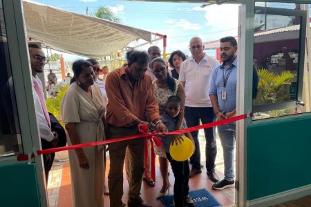 General Manager of Roy Extra Spices Mr Lakiraj Singh cutting the ribbon for the opening of the facility
