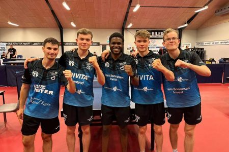 TT’s Aaron Wilson, centre, with teammates of Danish table tennis club Næstved Bordtennis