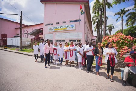 The party that welcomed the government team (Office of the President photo)