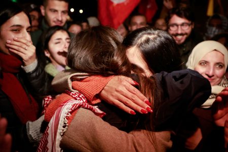  People react after the release of Palestinian prisoners amid a hostages-prisoners swap deal between Hamas and Israel, in Ramallah in the Israeli-occupied West Bank, November 28, 2023. REUTERS/Ammar Awad